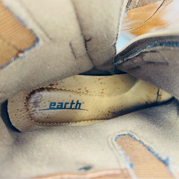 EARTH ODYSSEY 7B Heeled Ankle Booties Almond Tan Brown Leather Buckle Boho Y2K - Picture 11 of 16